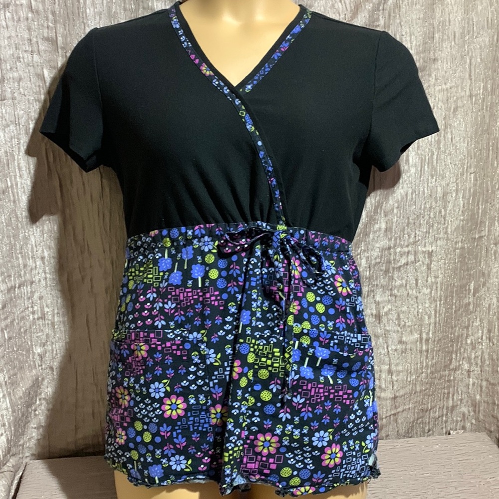 Studio B Nurse Scrub Top Blouse Black Blue Floral S
